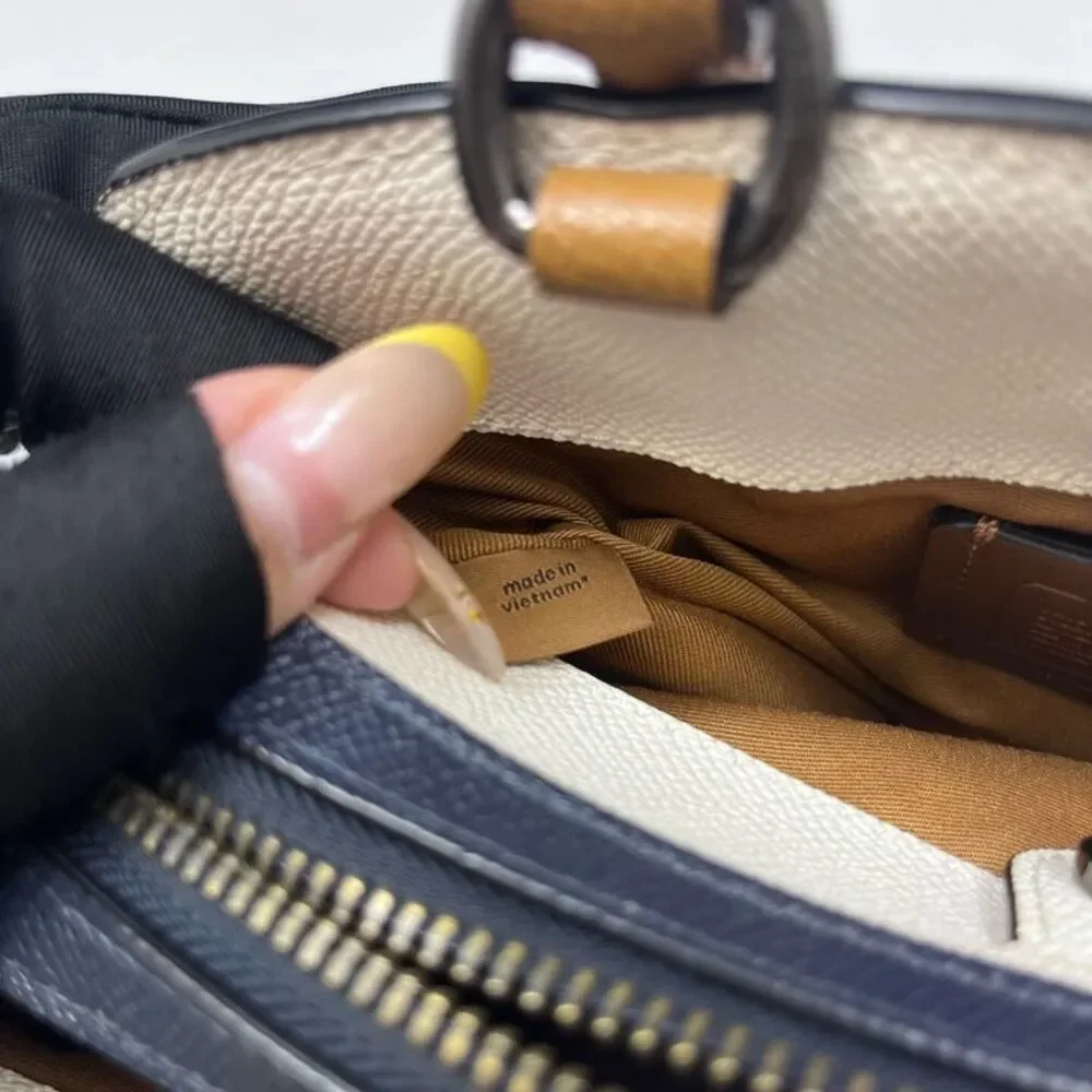 Coach Women Pre-Loved Bag Very Good Condition